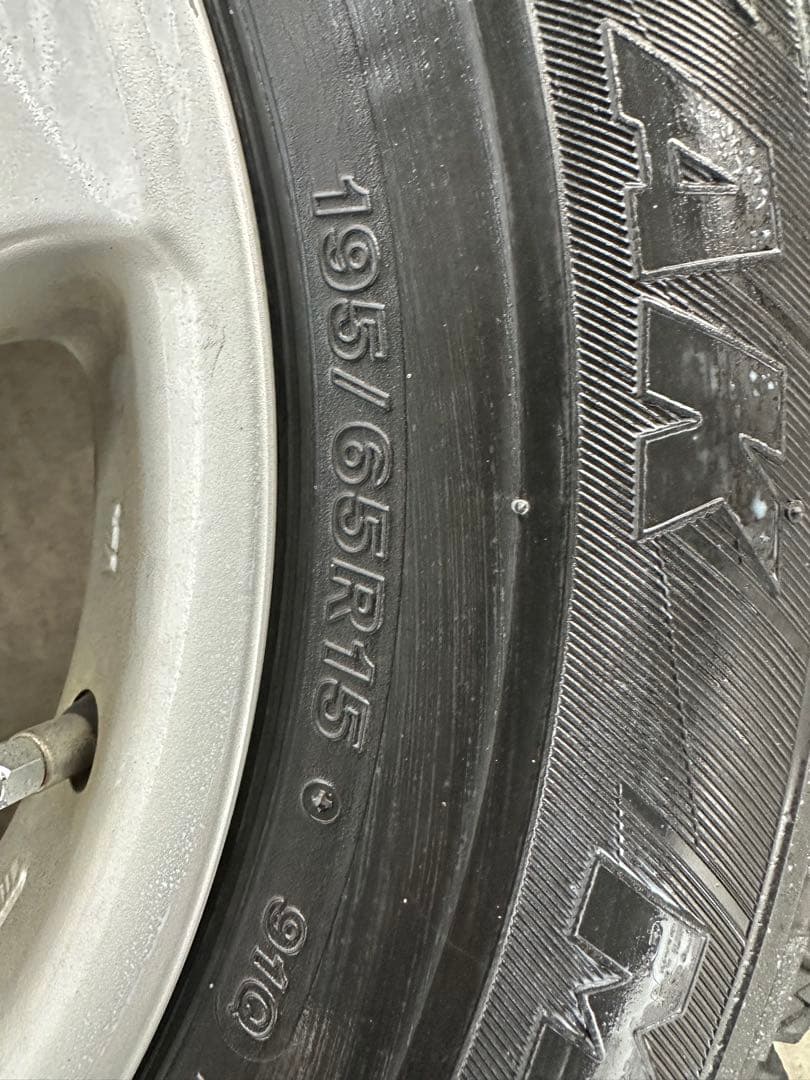 送料無料　195/65R15 冬タイヤブリヂストン　プリウスから取外