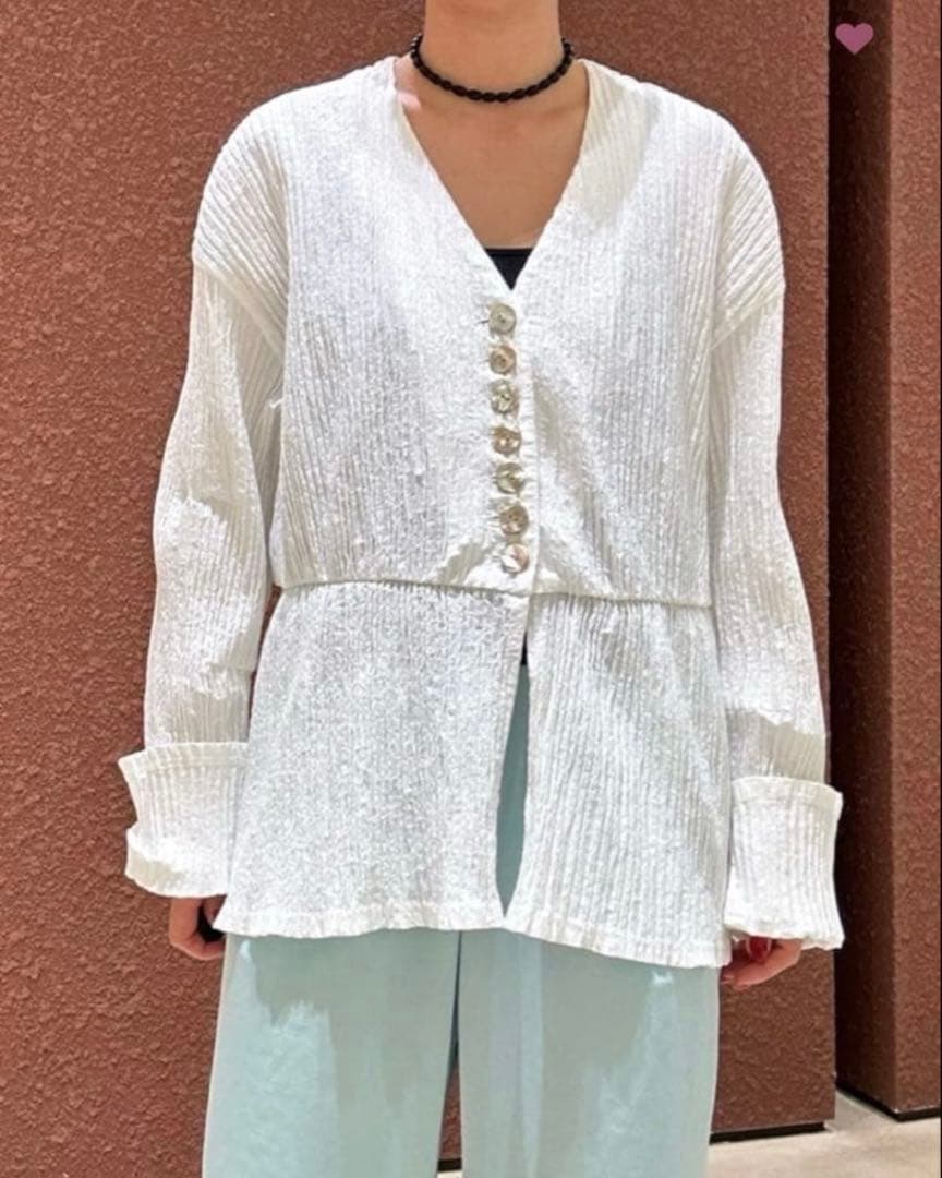 美品　roku ホワイトVネックボタンシャツ 37400円