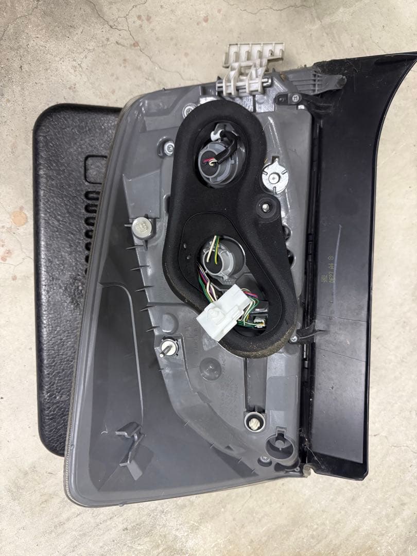 プリウス　テールランプ 左右セット