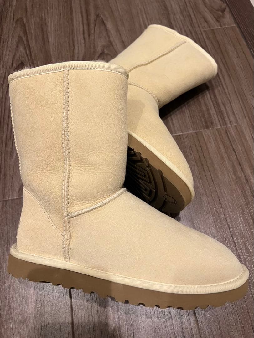 UGG ウィメンズ クラシック ショート ブーツ 5825 W/SUGR