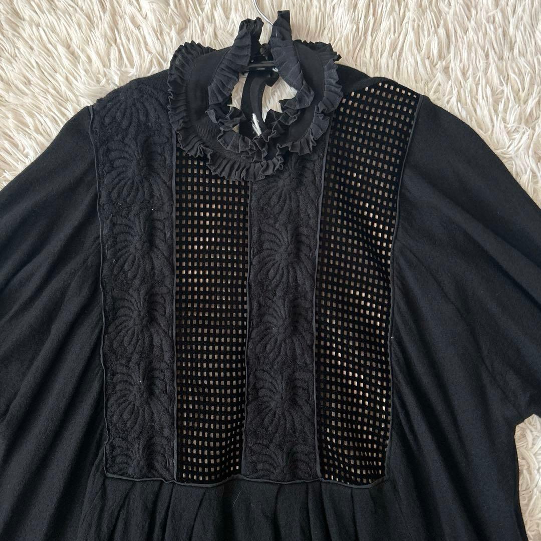 FENDIフェンディ　 ウールハイネックチュニック フリル透かしメッシュ刺繍