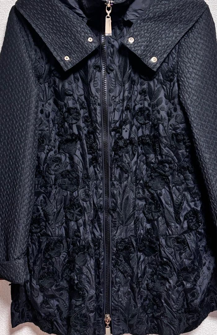 新品　未使用　エスカーダ　アウター　ブラック