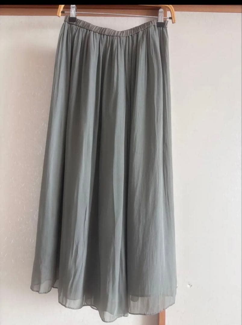 未使用　ビアズリー シワシフォンギャザーパンツ　カーキ　サイズ　1号