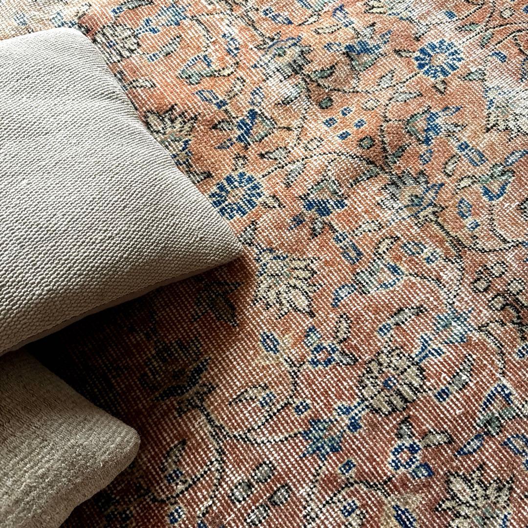 大判133×241ピンクベージュ　青い花　ボタニカル　トルコヴィンテージラグ