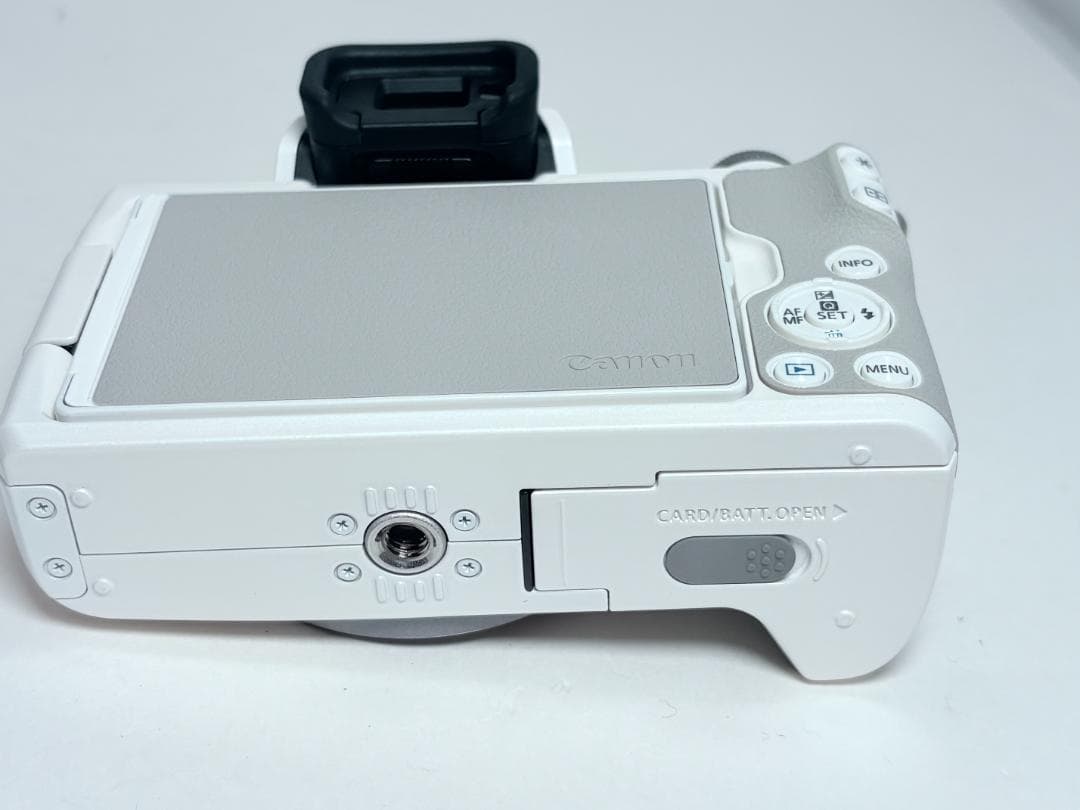 極上品 キヤノン EOS Kiss M ボディ ホワイト