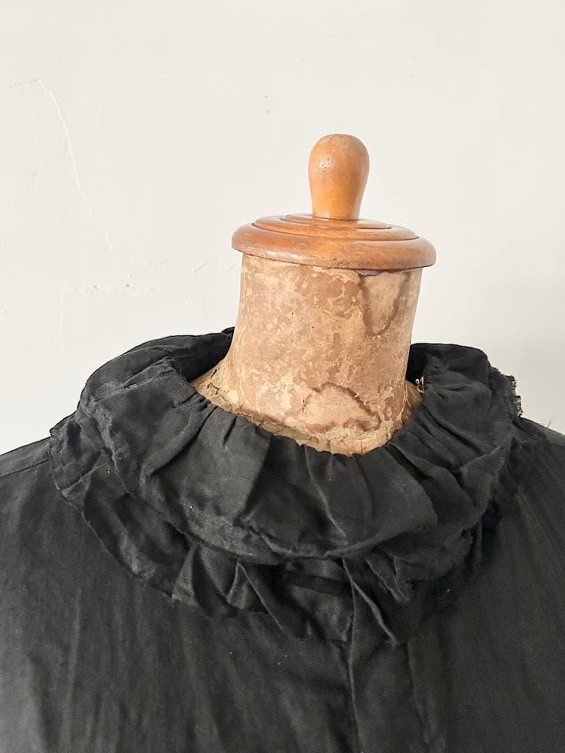 【美品】nestRobe フリルカラーリネンブラウス　ブラック