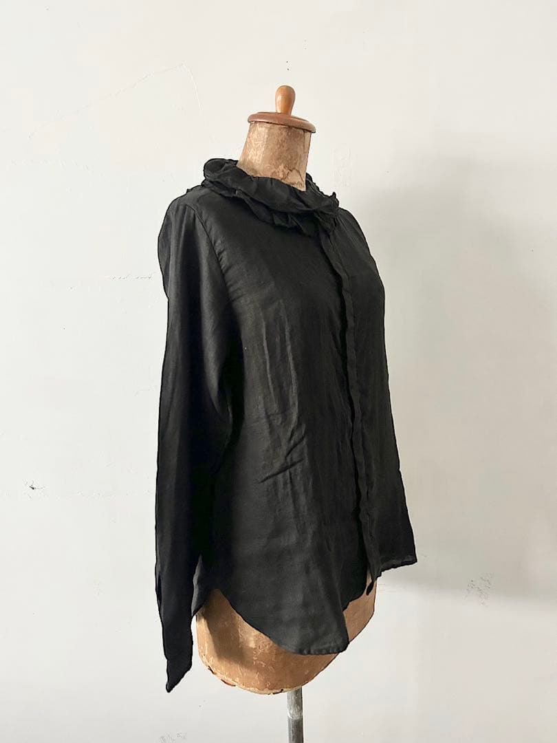 【美品】nestRobe フリルカラーリネンブラウス　ブラック