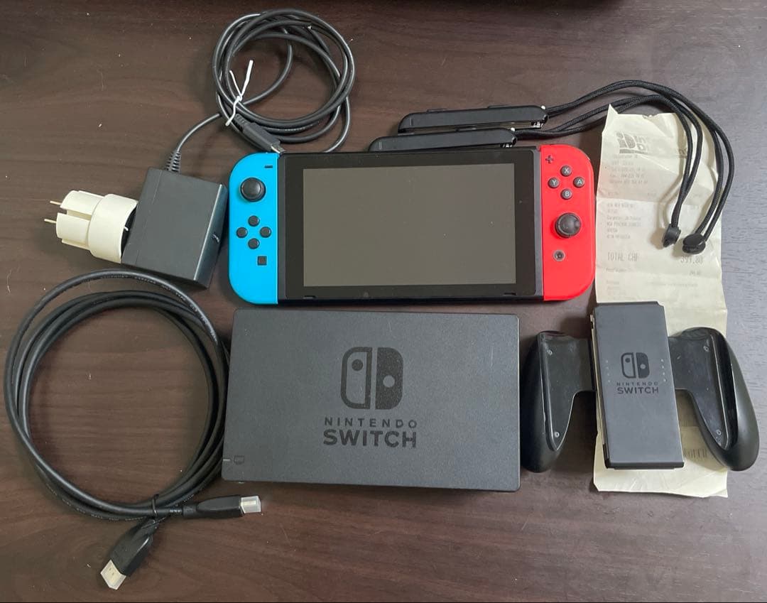 Nintendo Switch 本体、スタンド、ケーブル