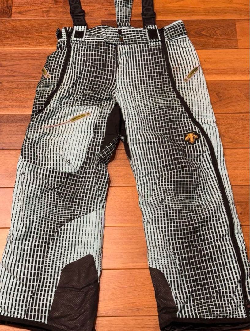 DESCENTE デサントメイト　スキーウェア　上下　スノーウェア限定セール中