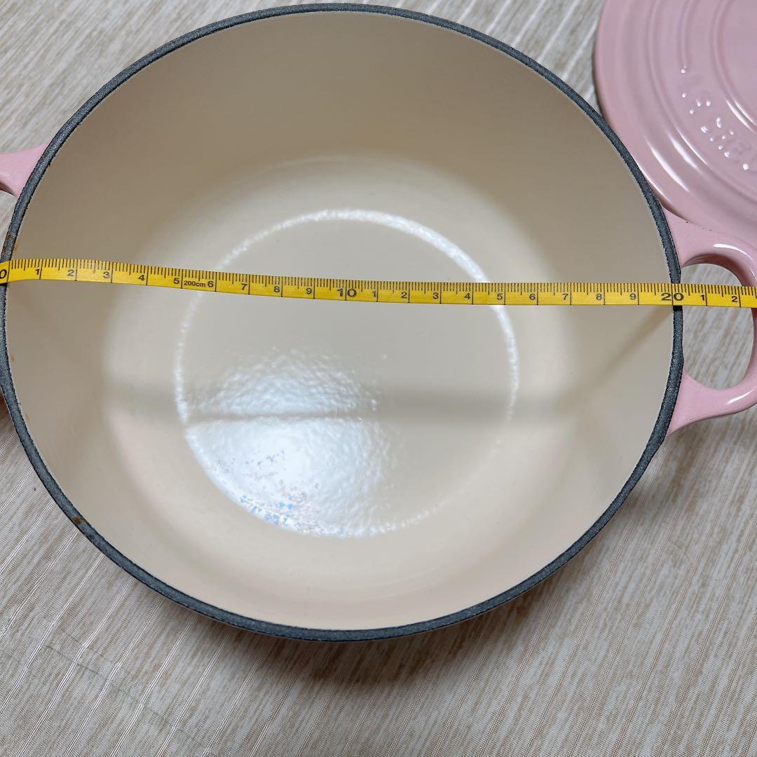 ル・クルーゼ　LE CREUSET 鍋　20cm ピンク色　ホーロー鍋