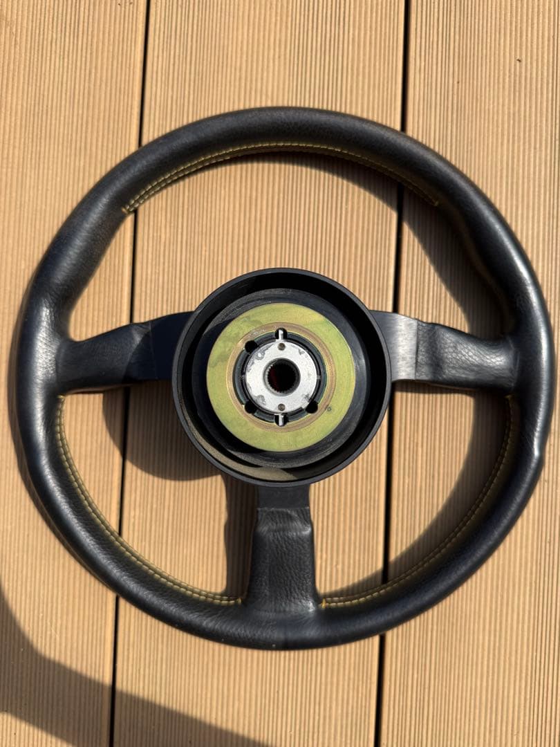 momo タイプ V35 ステアリングホイール