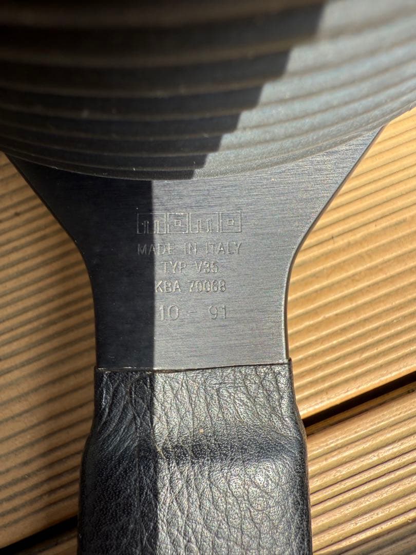 momo タイプ V35 ステアリングホイール