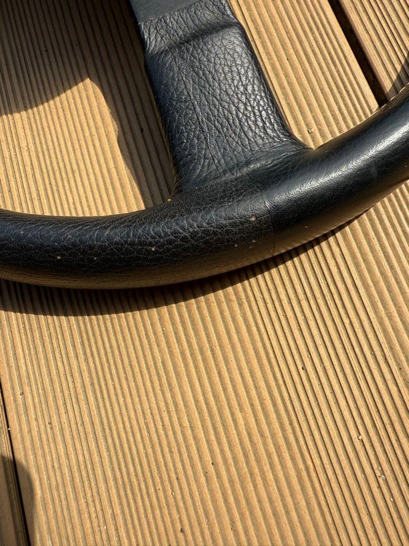 momo タイプ V35 ステアリングホイール