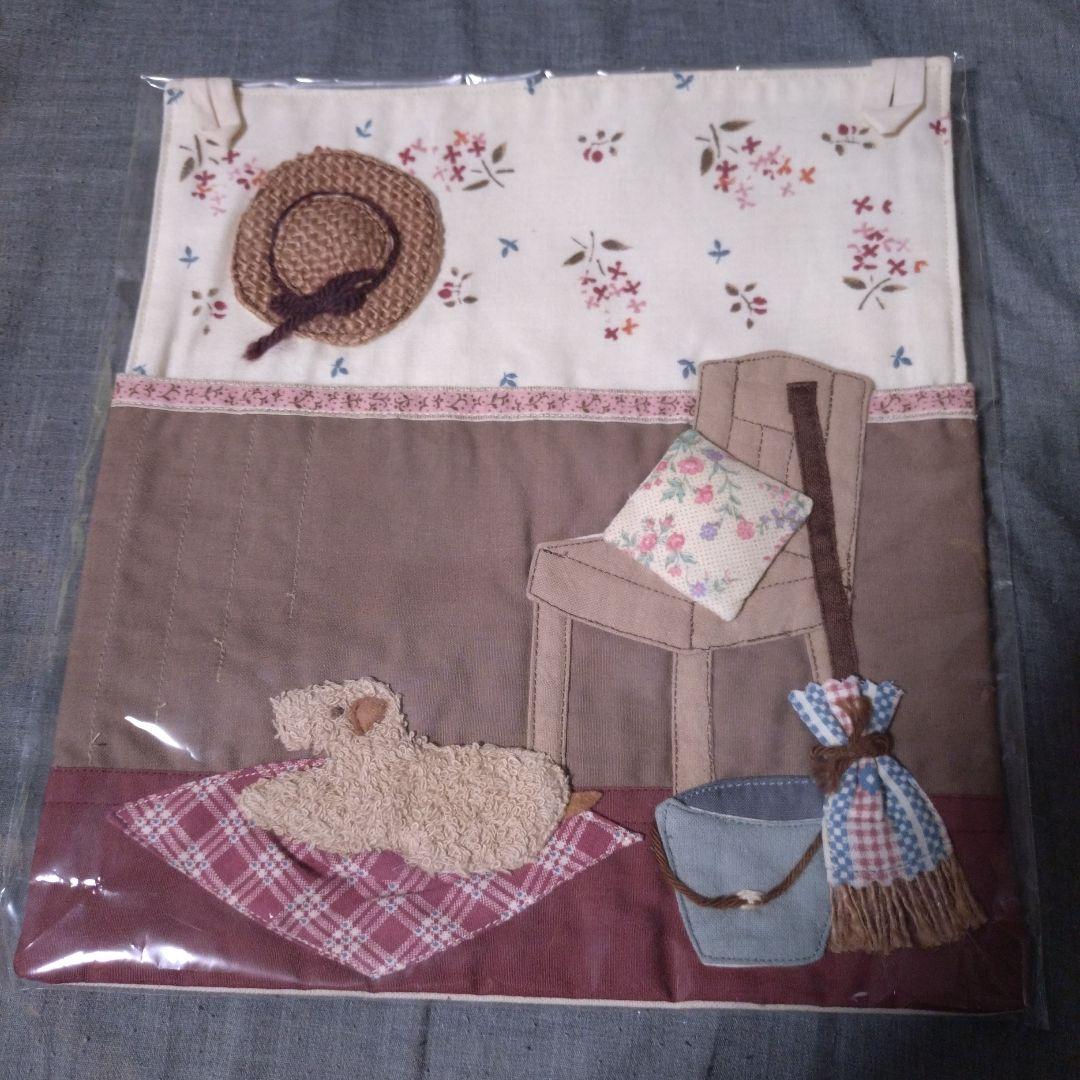 マニー 希少 美品 犬と椅子の刺繍インテリア装飾