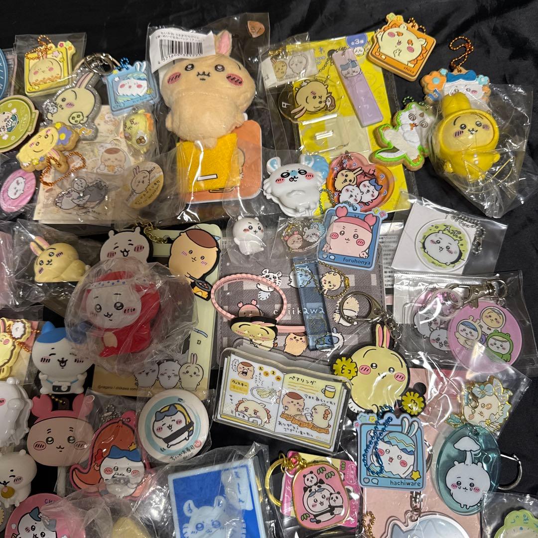 ちいかわ　缶バッジ　ラバスト　キーホルダー等　約200点大量まとめ売り　②