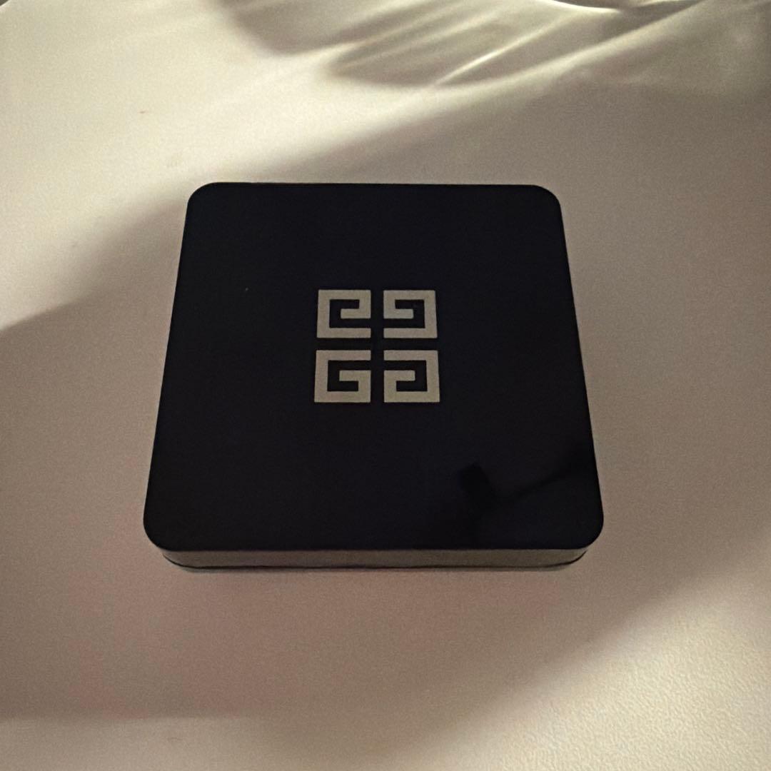 GIVENCHY 日焼け止めクリーム