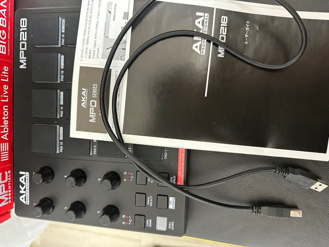 AKAI MPD218 MIDIパッドコントローラー