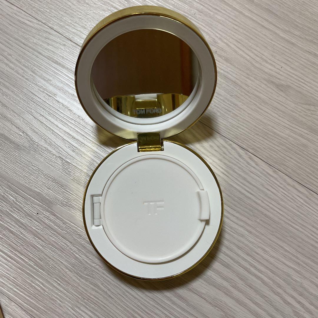 トム フォード ビューティ ソレイユ グロウ トーン アップ ファンデーション…