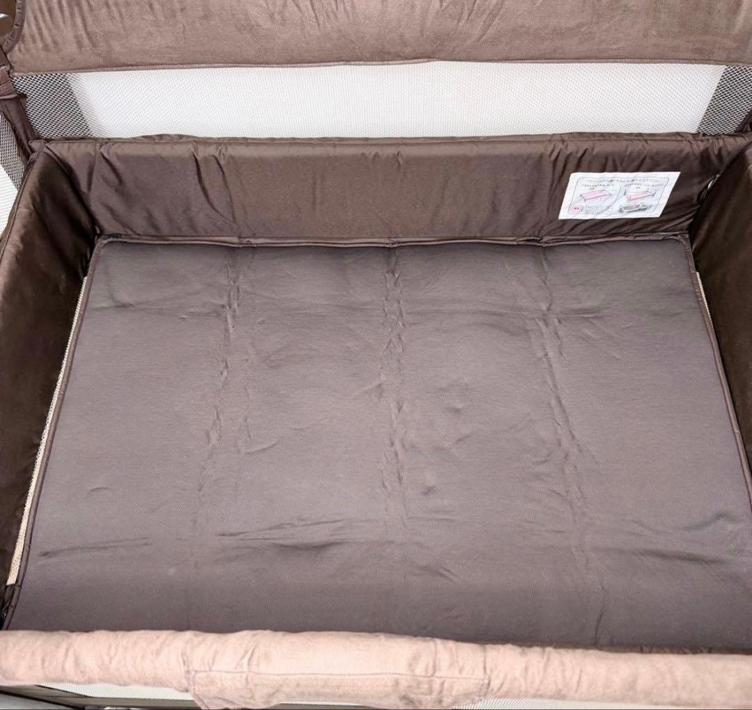 【美品】アップリカ ココネルエアープラス ベビーベッド　ブラウン