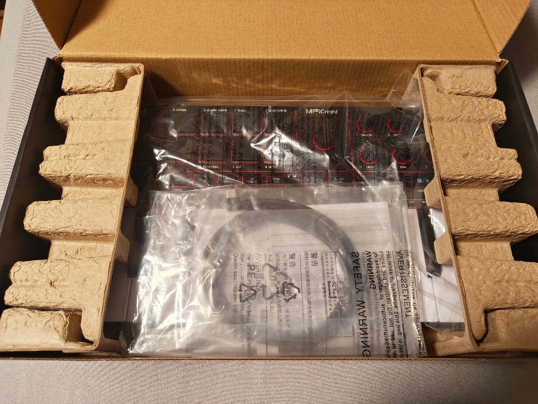 AKAI MPK mini IV MIDIキーボード