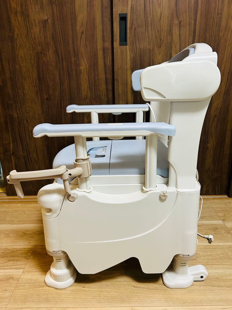 安寿　ポータブルトイレ 暖房便座　快適脱臭　アームレスト付き　アロン化成