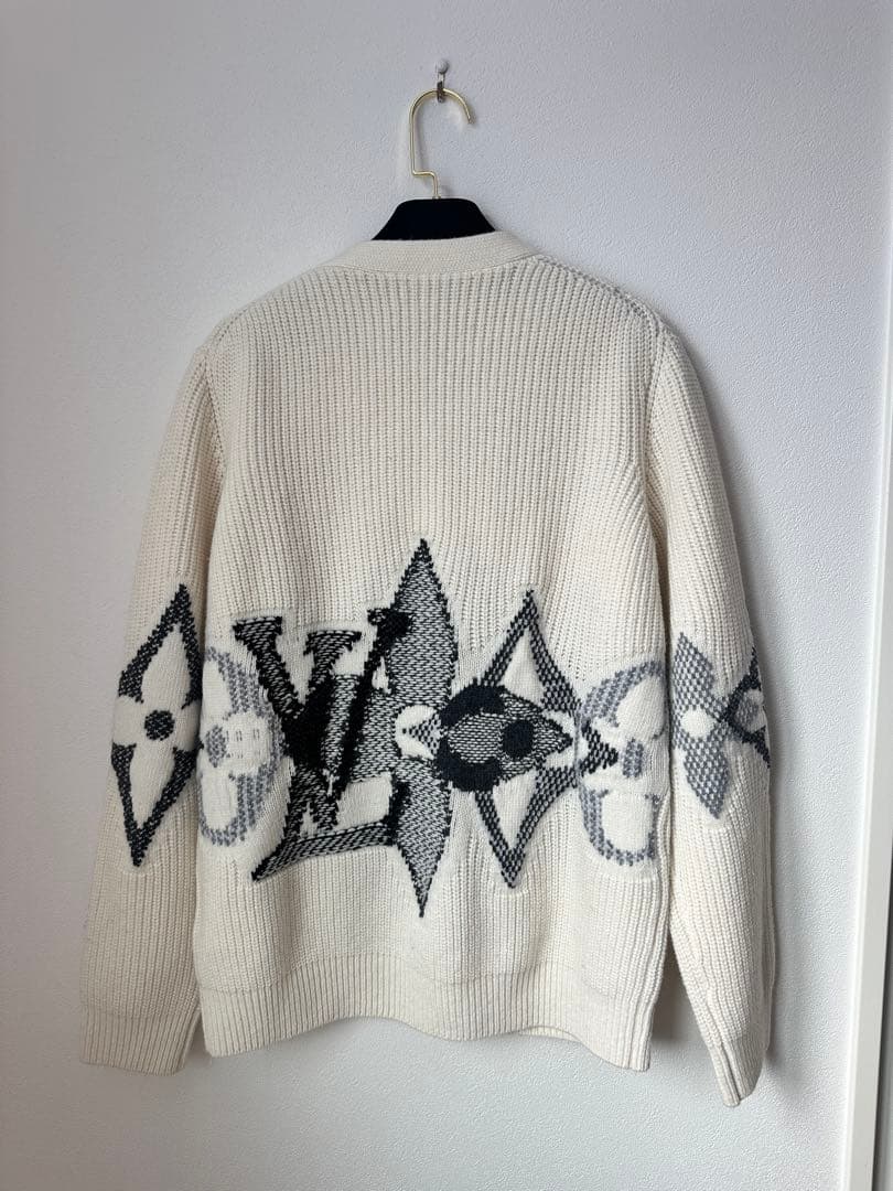 LOUIS VUITTON アイボリー ニットカーディガン グラフィックデザイン