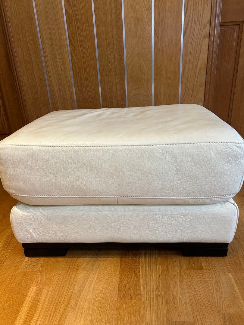 Beniko　IDC大塚家具 オットマン　総本革張り