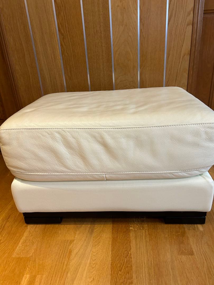 Beniko　IDC大塚家具 オットマン　総本革張り