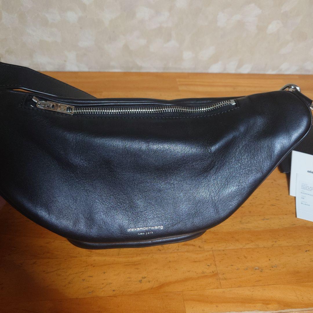 【alexanderwang】レザーボディバッグ