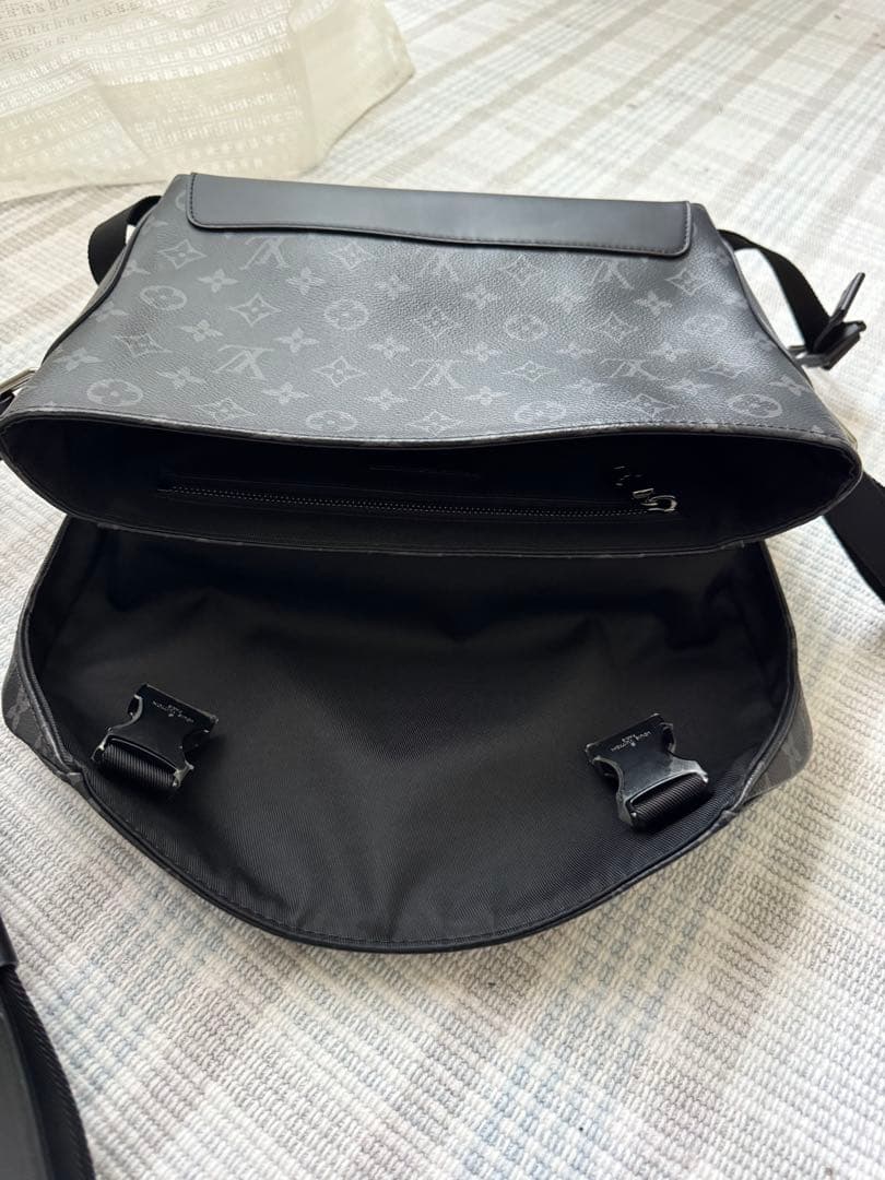 極美品 ルイヴィトン　メッセンジャーヴォワヤージュPM ブラック