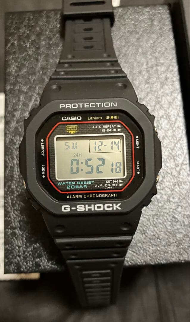 初代復刻モデル　G-SHOCK DW-5000R-1AJF