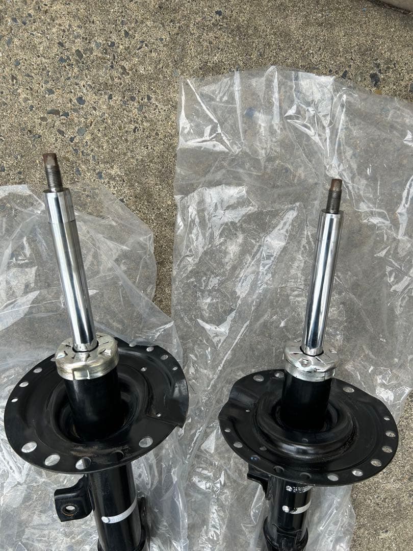 アルフ様用　後期デリカd5 2019.2〜 純正前後ショックアブソーバー 4本