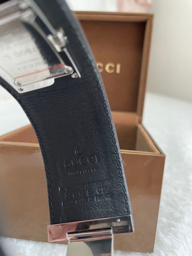 美品GUCCI レザー腕時計 スクエアフェイス