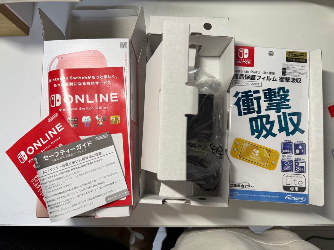 【美品】Nintendo Switch Lite コーラル