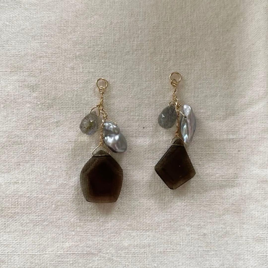 ふ*り様 美品 K10クォーツピアスチャーム スモーキークォーツ ラブラドライト