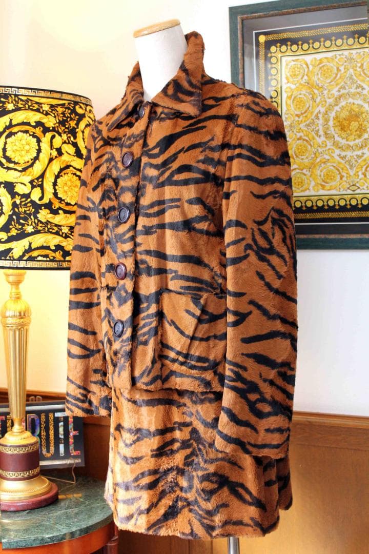 Versace メデューサボタン　ファッションショー　ブラウン・ジャガ－柄ス－ツ