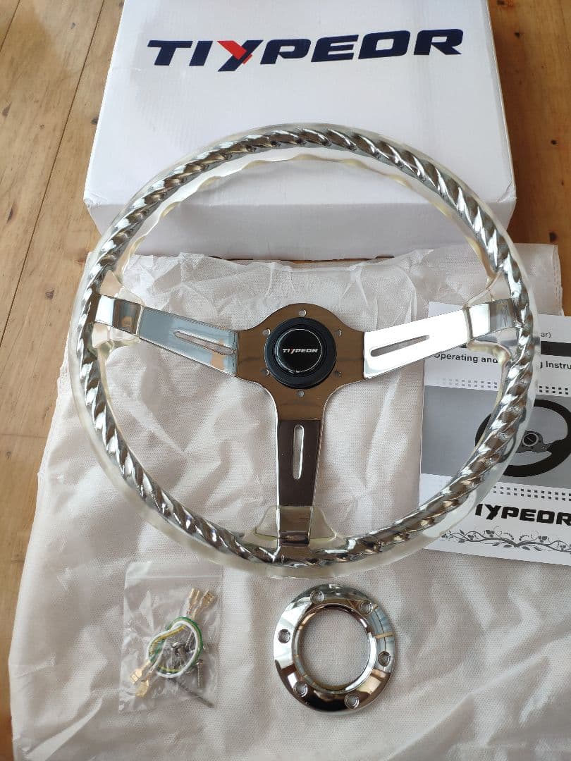 新品・現品限り! アクリル ツイスト ステアリング ② MOMO ピッチ70