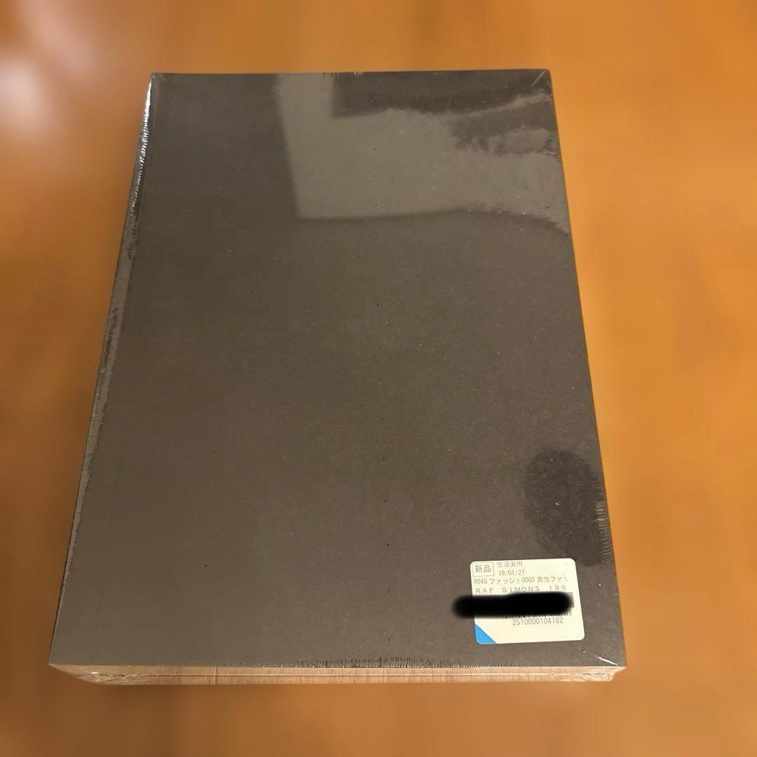 アート・デザイン・音楽 RAF SIMONS 1996-2001 2001-2006 Archive