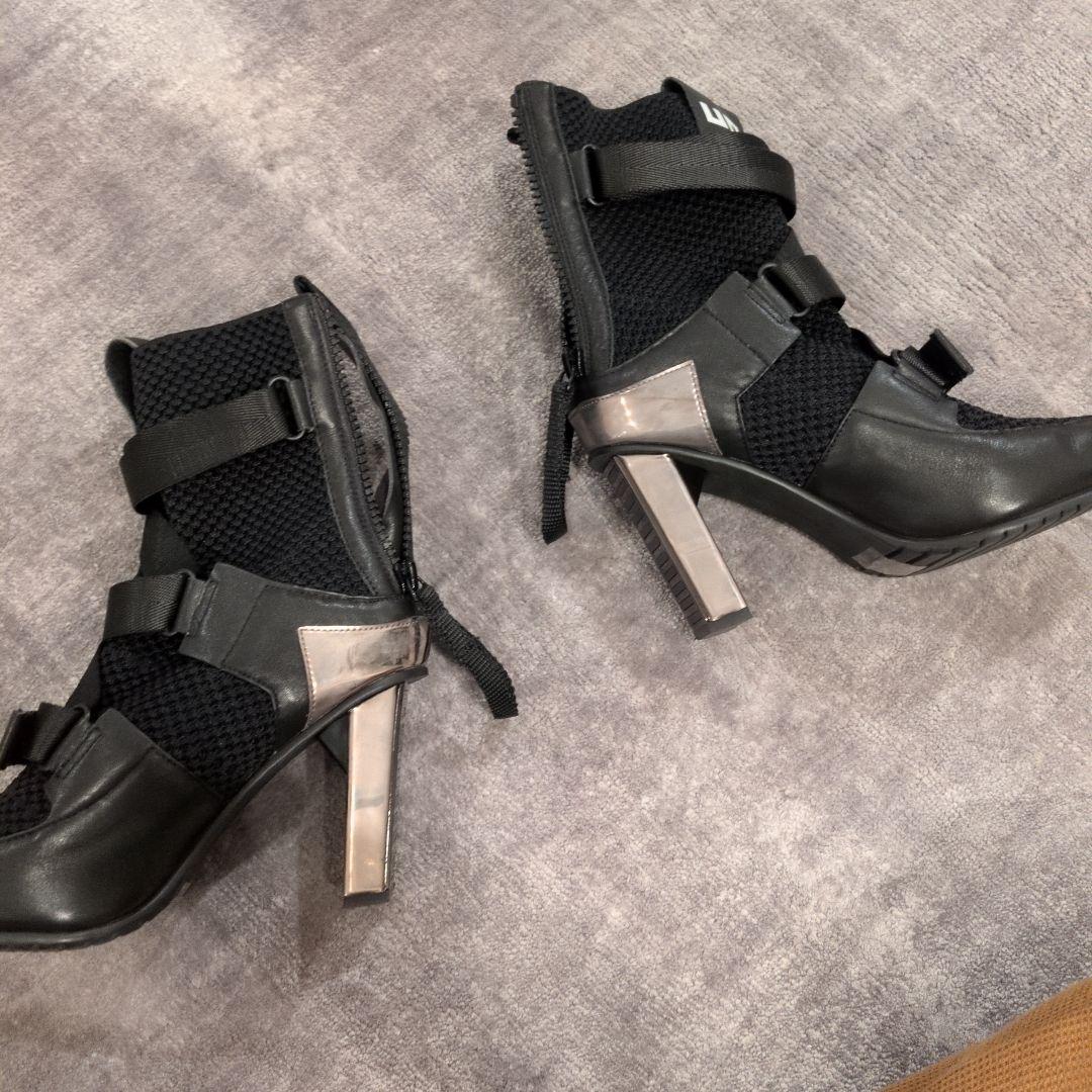 UNITEDNOODスポーティーブラックブーツ 高ヒール