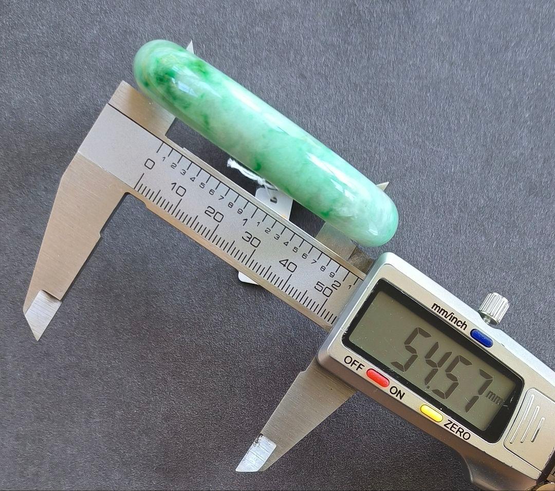 【日本鑑別書付】ミャンマー産本翡翠の貴妃バングル(内径55×48ミリ弱)5790