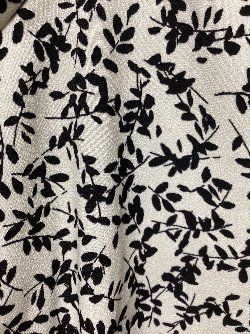 新品タグ付　2025SS 　23区　【洗える】シャドーリーフ プリント ブラウス