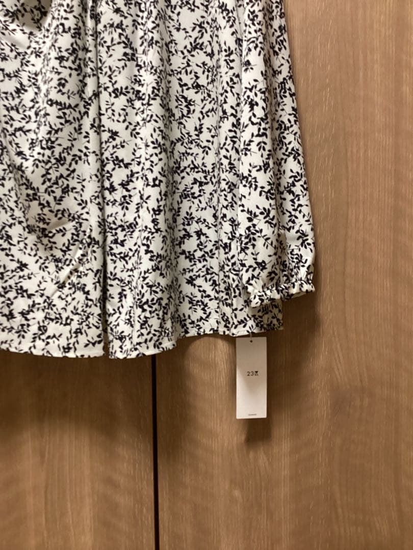 新品タグ付　2025SS 　23区　【洗える】シャドーリーフ プリント ブラウス