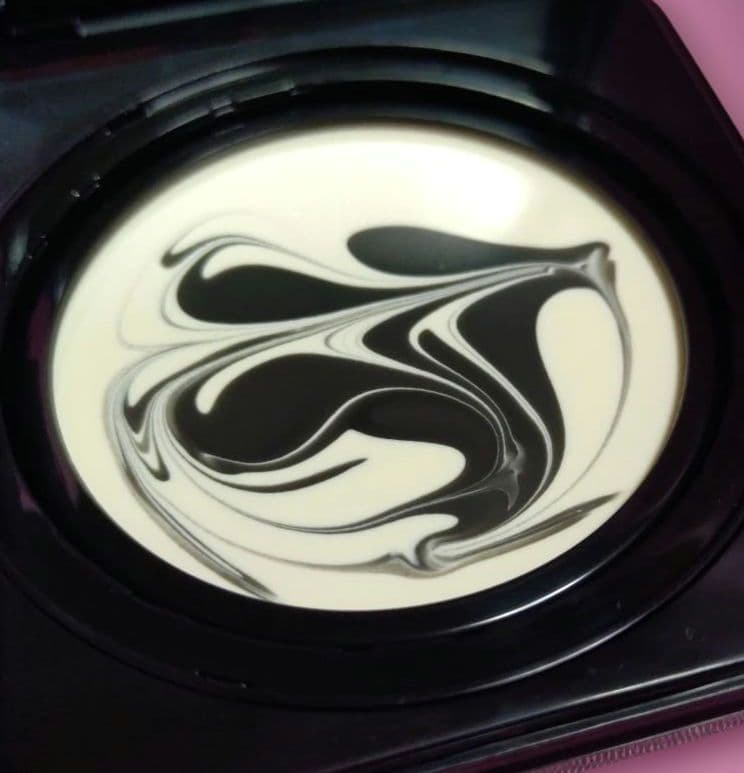 ソワン ノワール UV コンパクト