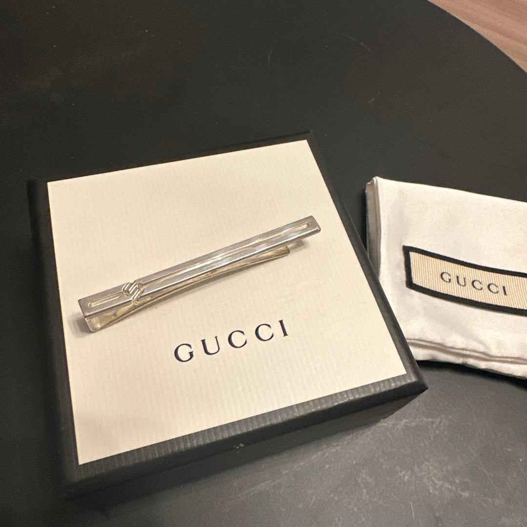 GUCCI シルバー ネクタイピン インフィニティノット