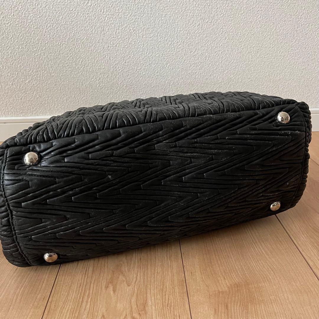 PRADA ビジネスバッグ　ギャザー キルティング　ブラック　三角プレート