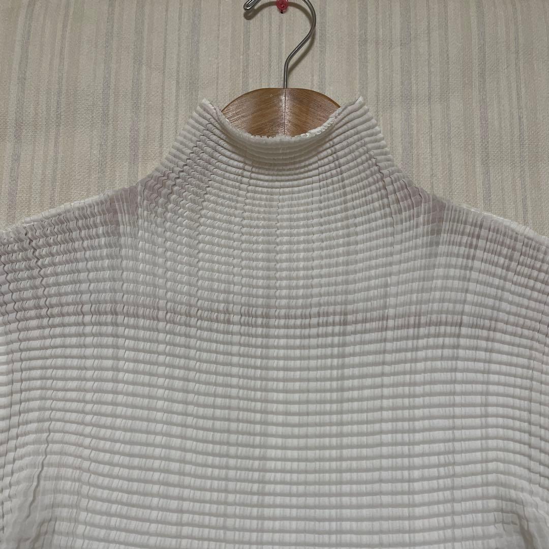 ISSEY MIYAKE 長袖トップス プリーツ加工 ホワイト