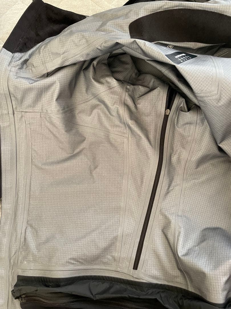 世界限定200着 tilak ACRONYUM ティラック アクロニウム M 黒