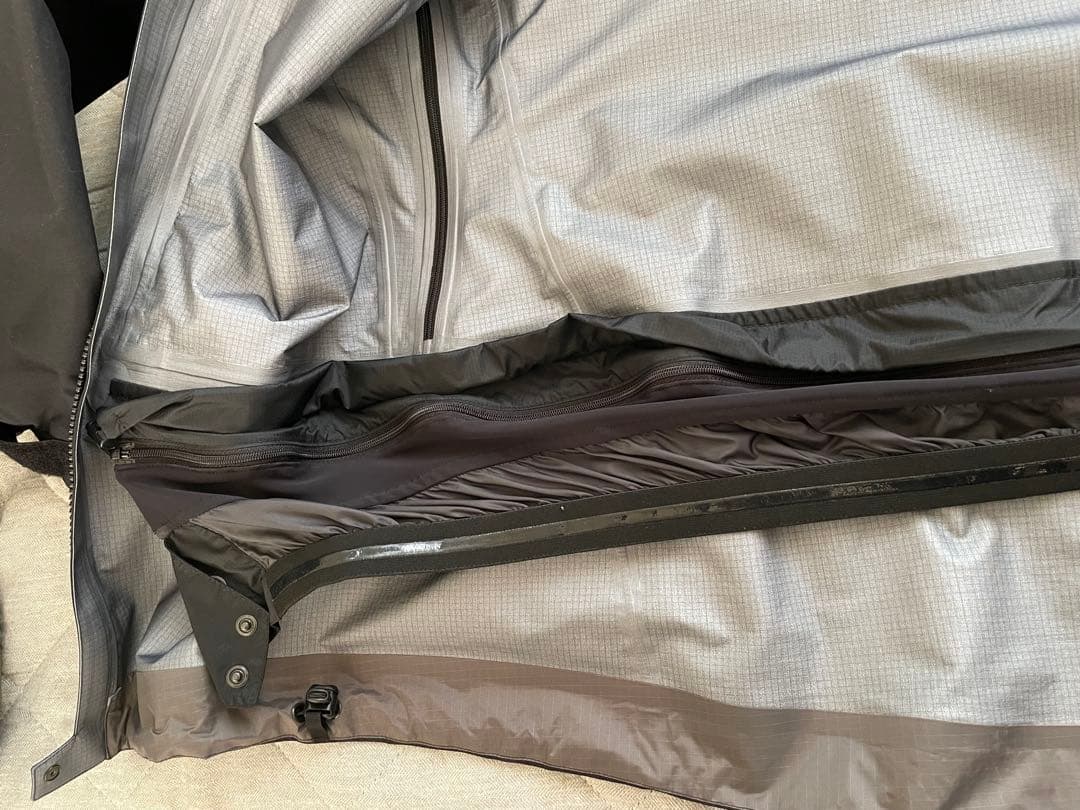 世界限定200着 tilak ACRONYUM ティラック アクロニウム M 黒