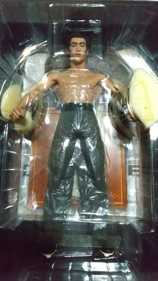 最終値下げ！新品　特大42cm　エンターベイ　ブルース·リー生誕70周年版