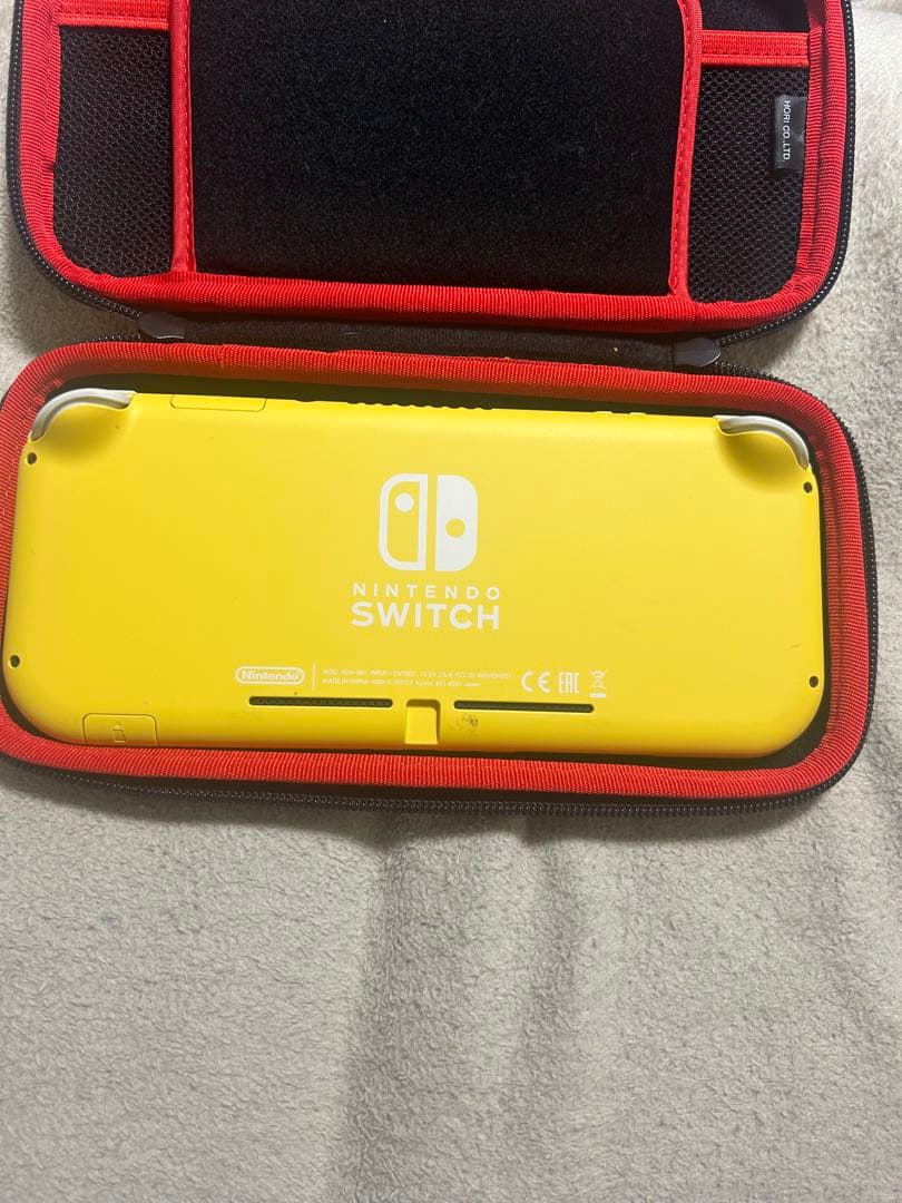 Nintendo Switch Lite イエロー 本体 ケース付き　カセット付